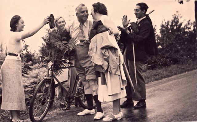 Polydoor had de weddenschap gewonnen. Een ganse dag rondfietsen in de regio en niemand die een belachelijke opmerking had gemaakt over zijn sokophouders.